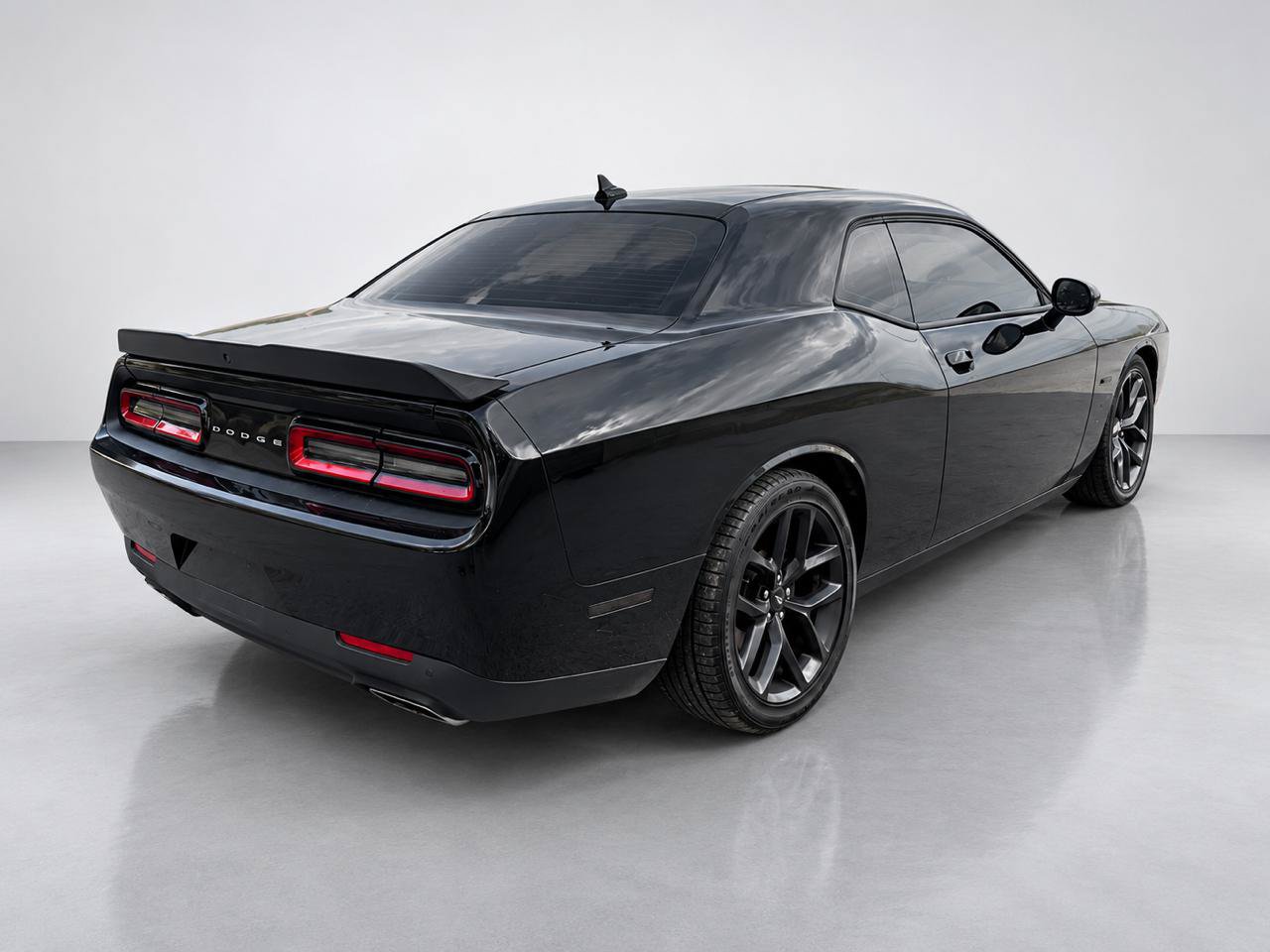Used 2019 Dodge Challenger R/T RWD image 5