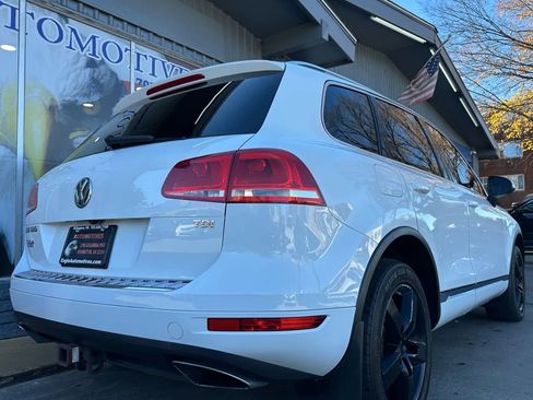 Used 2013 Volkswagen Touareg Sport image 3