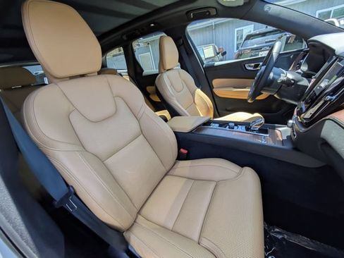Certified 2023 Volvo XC60 B6 Ultimate w/ Protection Package Premier AWD/4WD image 29