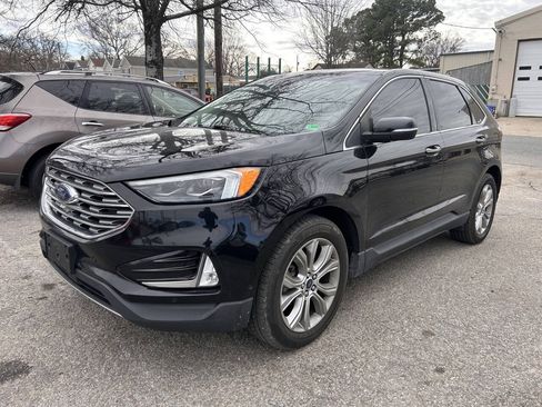 Used 2019 Ford Edge Titanium w/ Equipment Group 301A FWD image 3