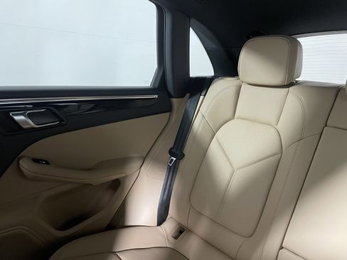 Used 2025 Porsche Macan image 15