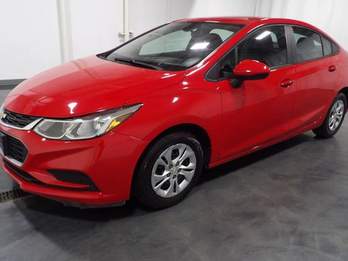 Used 2019 Chevrolet Cruze LS FWD image 4