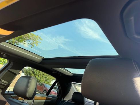 Used 2016 Mercedes-Benz E 400 Sedan image 31