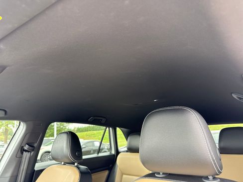 Certified 2022 Volkswagen Atlas Cross Sport SE image 21