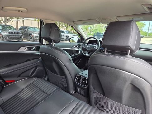 Used 2023 Genesis G70 3.3T RWD image 11