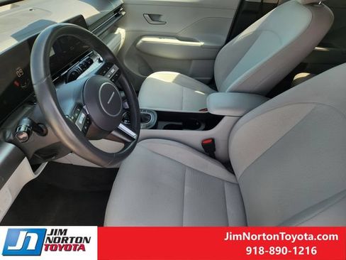 Used 2025 Hyundai Kona SEL AWD/4WD image 13