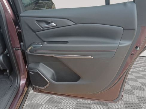 Used 2024 Chevrolet Traverse RS FWD image 16