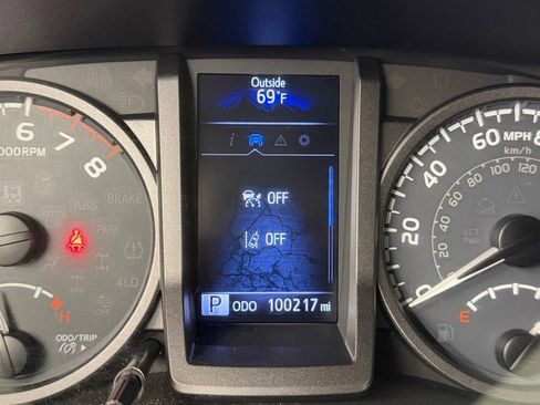 Used 2018 Toyota Tacoma TRD Sport w/ Technology Package RWD image 27