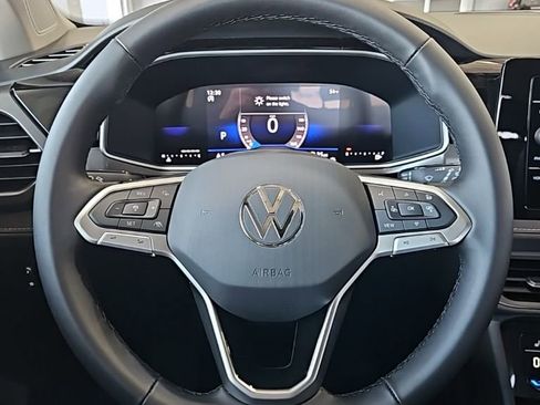 New 2026 Volkswagen Taos SE FWD image 34