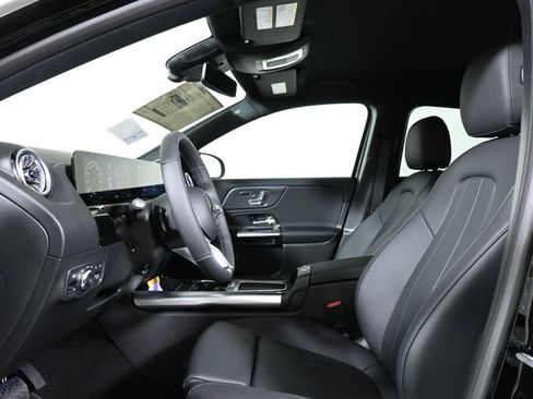 Used 2025 Mercedes-Benz GLA 250 4MATIC image 3