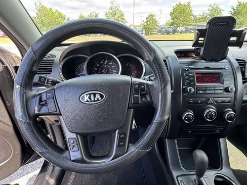 Used 2011 Kia Sorento 2WD w/ Convenience Pkg image 2