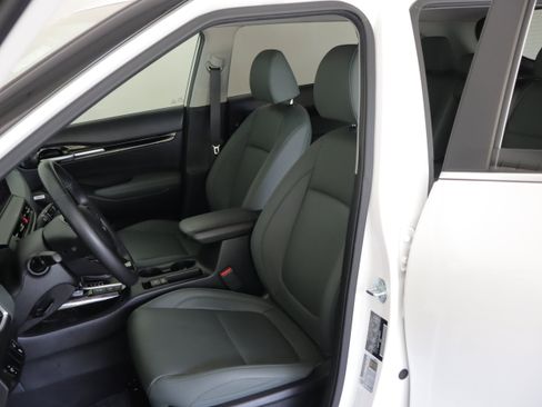Used 2024 Kia Seltos SX w/ SX Sunroof Package AWD/4WD image 8