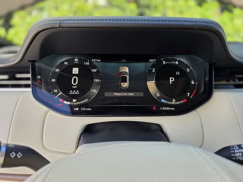 Used 2025 Land Rover Range Rover SE image 18