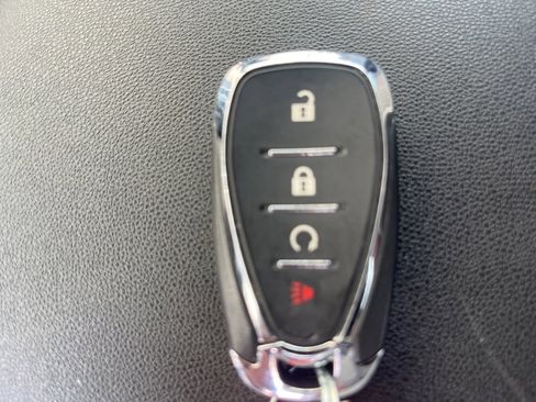 Used 2021 Chevrolet Equinox LS image 22