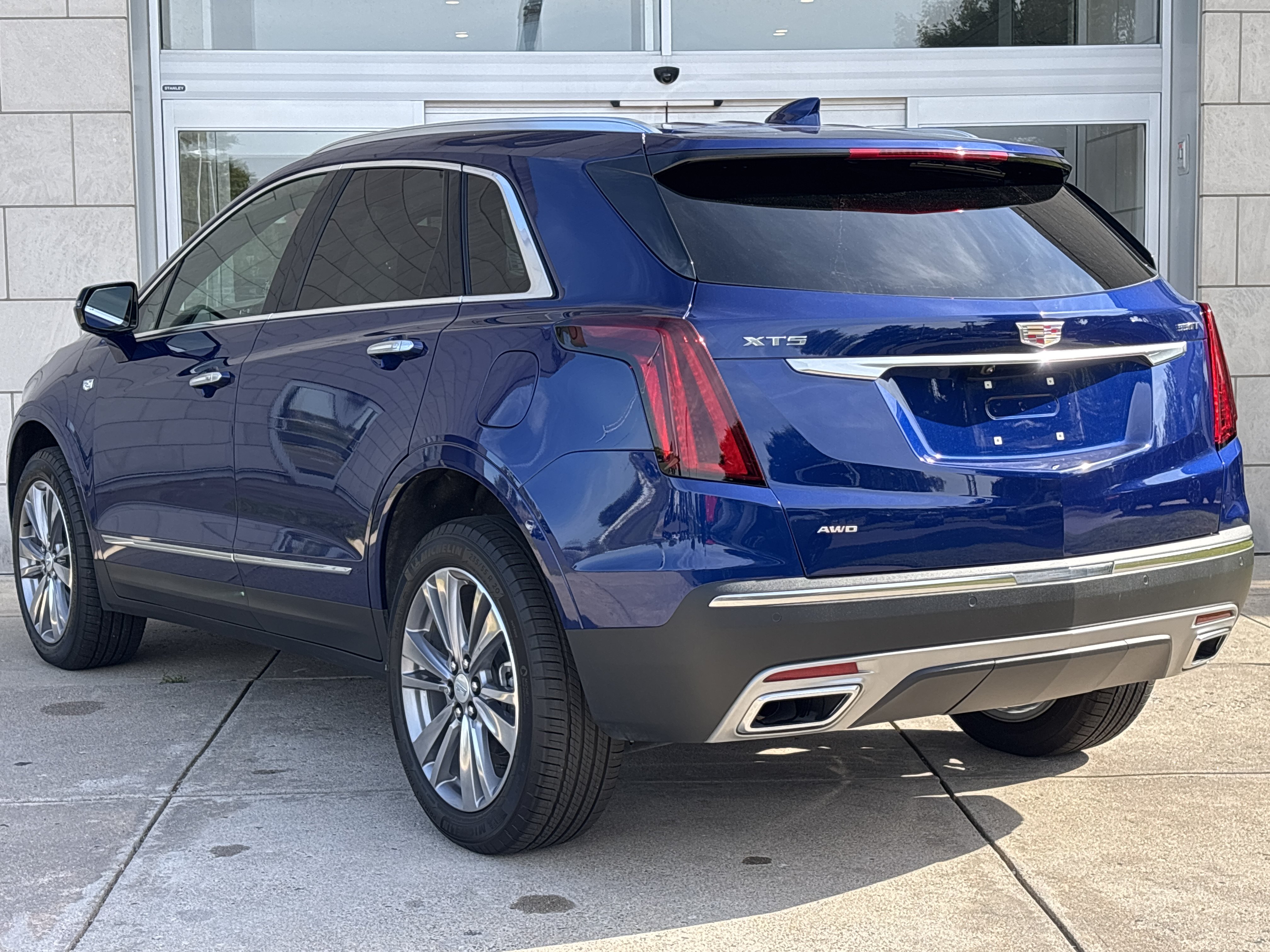 Used 2025 Cadillac XT5 Premium Luxury AWD/4WD image 9