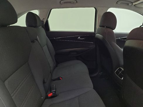 Used 2017 Kia Sorento LX image 19