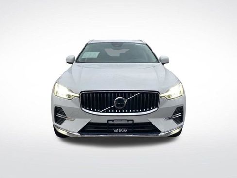 Used 2023 Volvo XC60 B5 Plus image 11