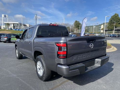Used 2024 Nissan Frontier SV image 5