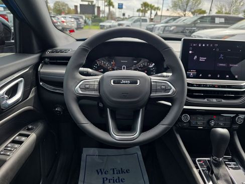 Used 2026 Jeep Compass Latitude image 15