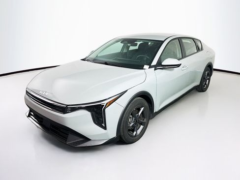 Used 2025 Kia K4 FWD image 3