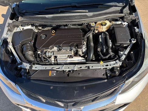 Used 2019 Chevrolet Cruze LT FWD image 19