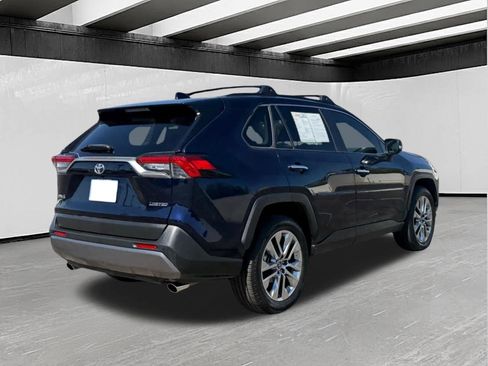 Used 2019 Toyota RAV4 Limited w/ Cold Weather Package FWD image 7