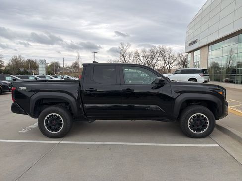 Used 2024 Toyota Tacoma TRD Off-Road image 4
