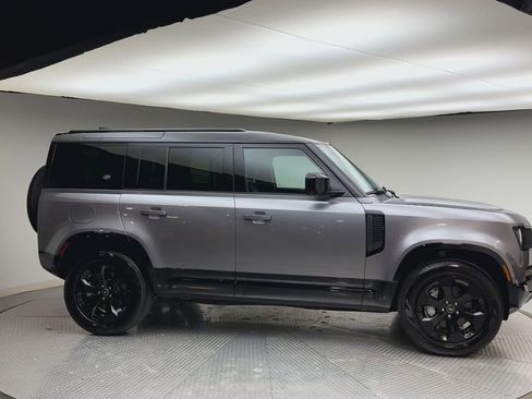 Used 2022 Land Rover Defender 110 X-Dynamic SE image 9