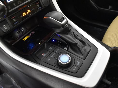 Used 2024 Toyota RAV4 Limited image 31