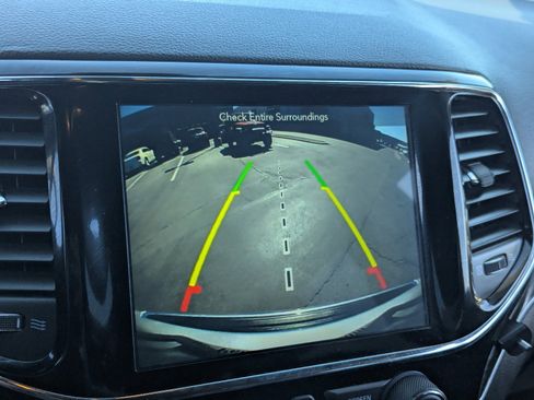 Used 2019 Jeep Grand Cherokee Limited w/ Luxury Group II image 23