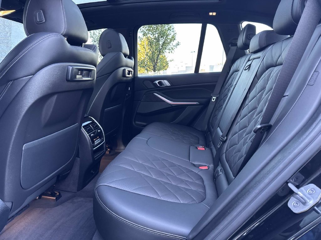 Used 2023 BMW X5 xDrive40i w/ M Sport Package AWD/4WD image 13