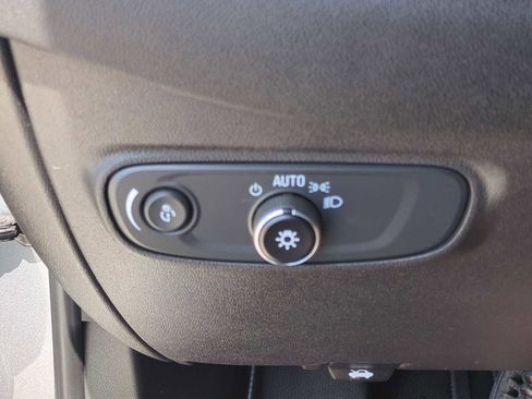 Used 2023 Chevrolet Equinox RS FWD image 35