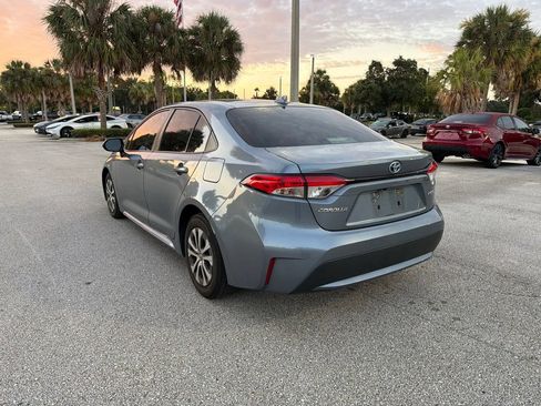 Used 2022 Toyota Corolla LE FWD image 3