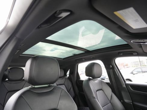 Used 2020 Porsche Cayenne image 27