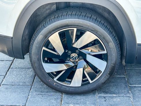 Used 2024 Volkswagen Atlas Cross Sport SE FWD image 11