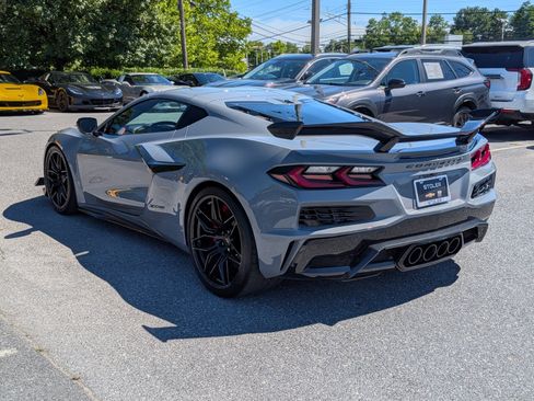 Used 2025 Chevrolet Corvette Z06 w/ Z07 Performance Package RWD image 3