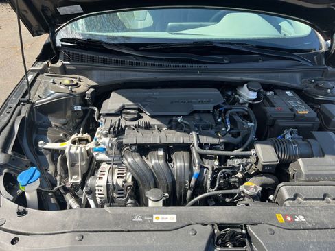 Used 2025 Hyundai Elantra SEL image 32