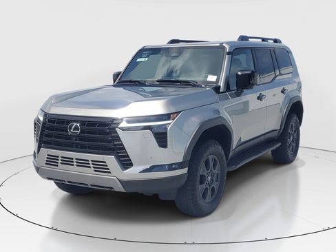 Used 2025 Lexus GX 550 w/ Accessory Package (CT) AWD/4WD image 3