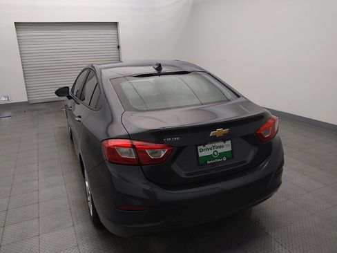 Used 2017 Chevrolet Cruze Premier FWD image 6