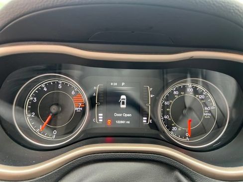 Used 2016 Jeep Cherokee Latitude w/ Cold Weather Group AWD/4WD image 21