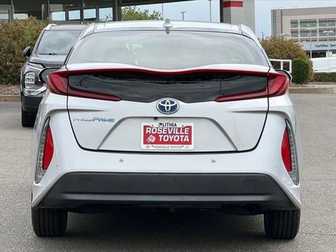 Certified 2017 Toyota Prius Prime Advanced w/ Carpet Mat Package FWD image 8