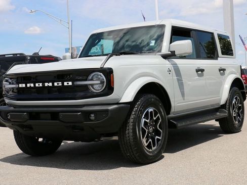 New 2026 Ford Bronco Outer Banks AWD/4WD image 1