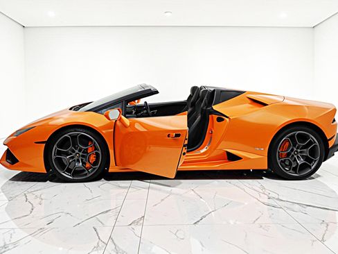 Used 2017 Lamborghini Huracan LP 610-4 AWD/4WD image 4