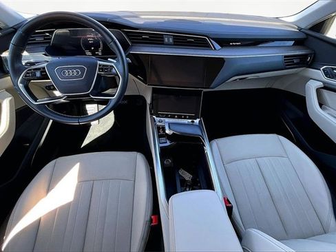 Used 2022 Audi e-tron Premium Plus w/ Premium Plus Package image 13
