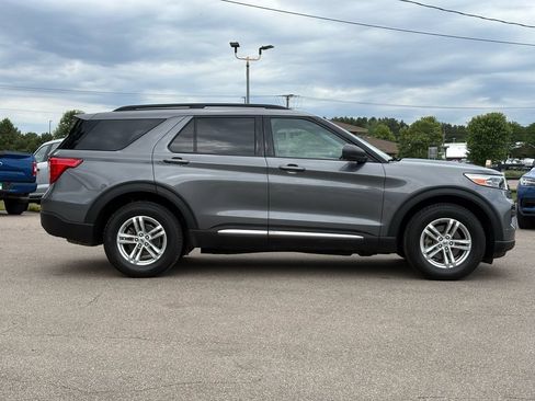 Used 2023 Ford Explorer XLT AWD/4WD image 9