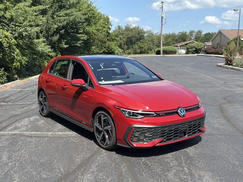 Used 2026 Volkswagen GTI SE FWD image 3