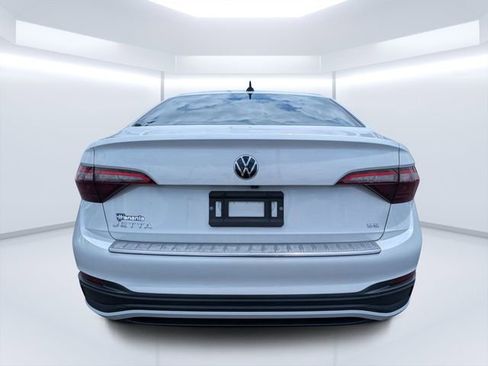 Certified 2023 Volkswagen Jetta SE FWD image 2