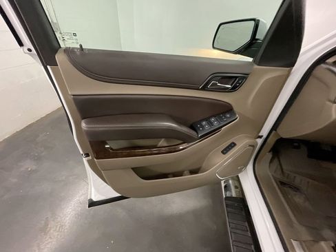 Used 2019 Chevrolet Tahoe LT w/ LT Signature Package image 21