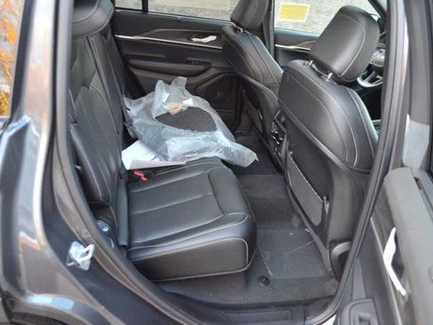 New 2025 Jeep Grand Cherokee Limited w/ Luxury Tech Group II image 34