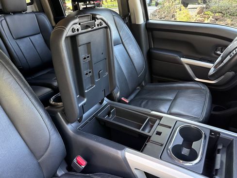 Used 2021 Nissan Titan SV w/ SV Convenience Package AWD/4WD image 14